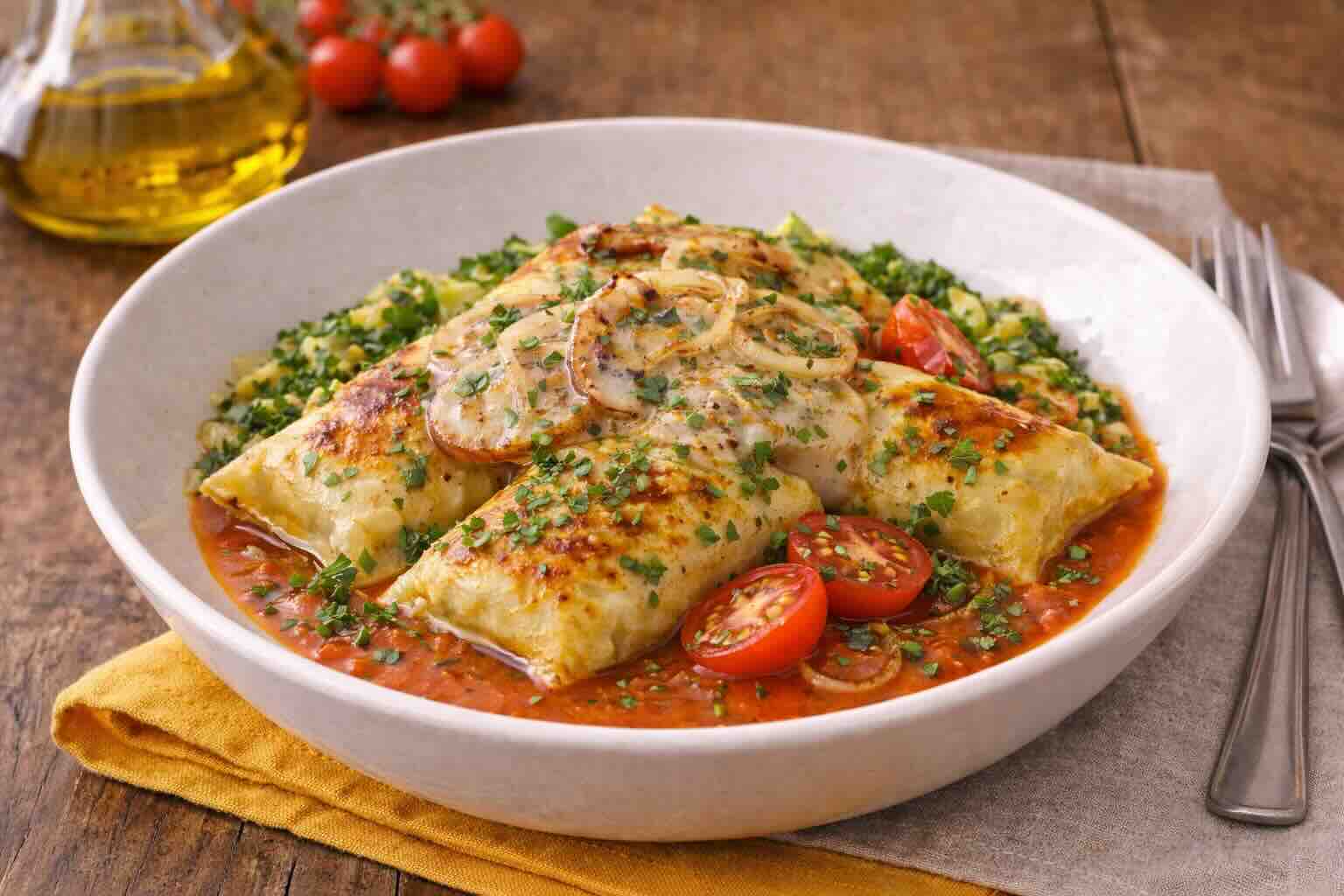 Maultaschen mit Tomatensoße