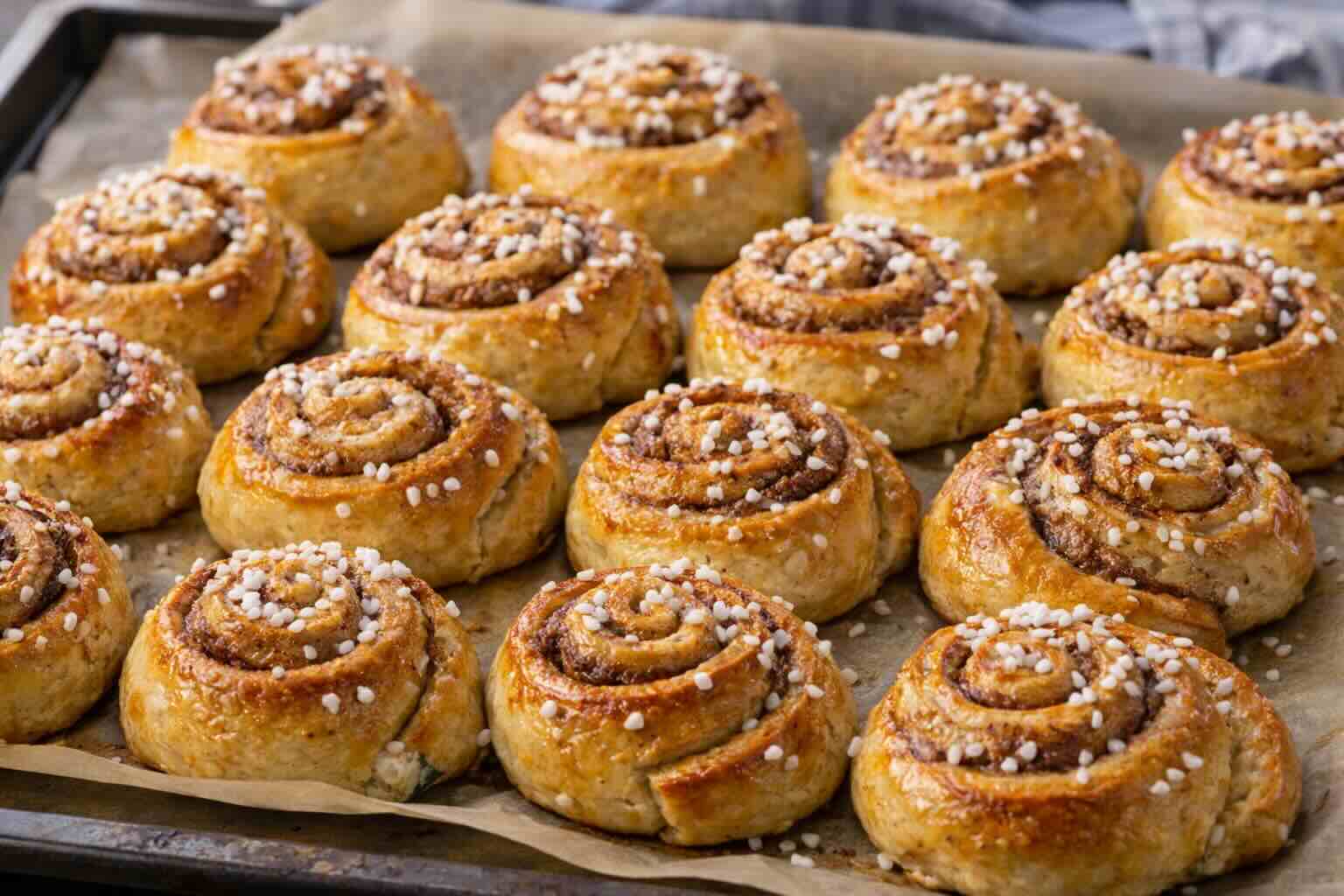 Zimt- und Kardamomschnecken